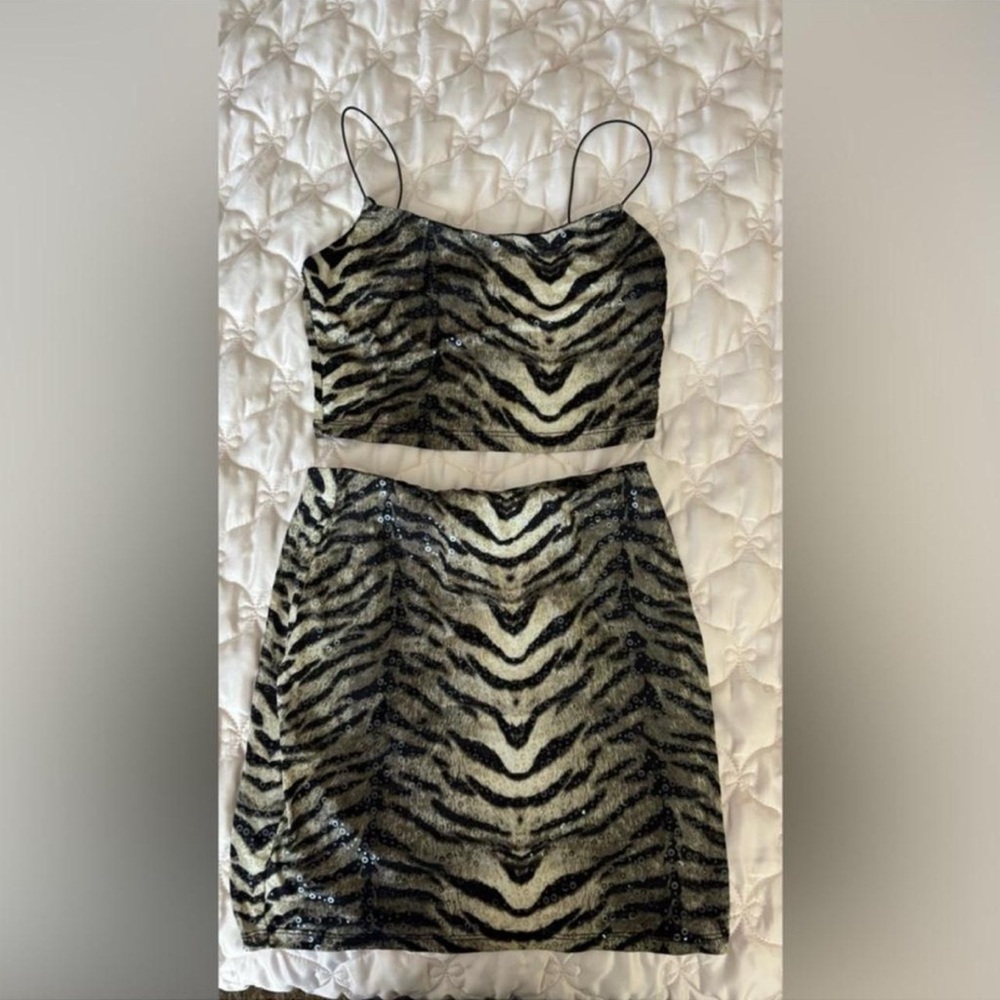 Windsor Black and Cream Patterned Sequin Set